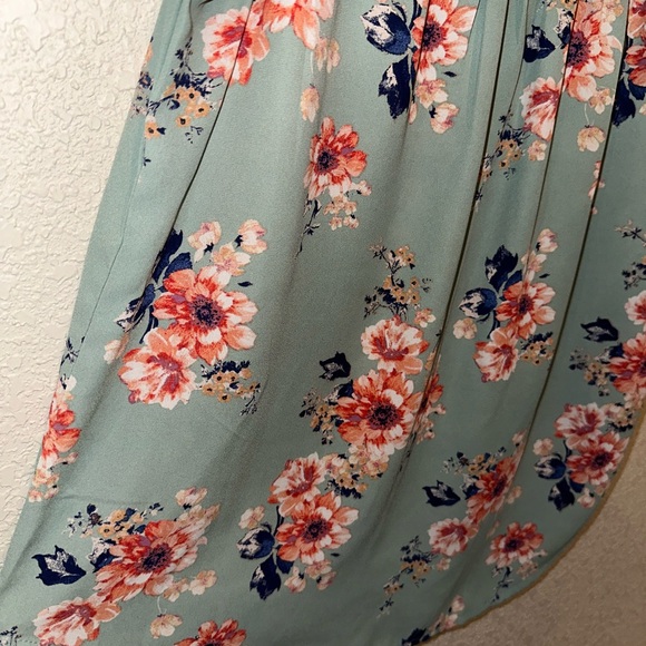 Rewind Mixed Media Stripe And Floral Tank Front Pocket Size Large - Picture 8 of 8